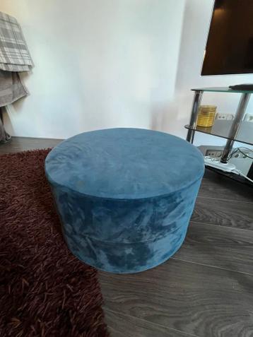 Poef en bijzettafel - Set voor een gezellige zithoek