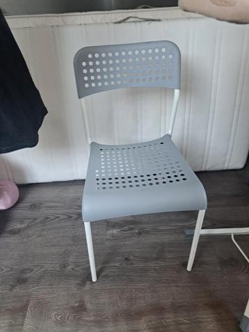 IKEA stoel - Grijs met wit frame