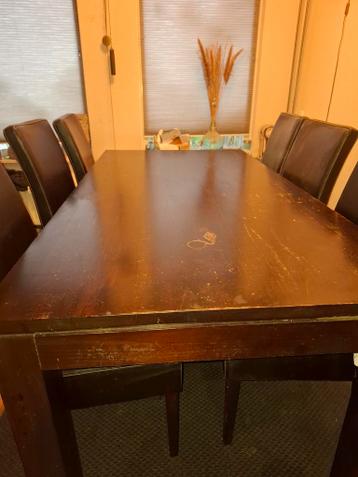 Koloniale eettafel massief hout met 7 leren stoelen