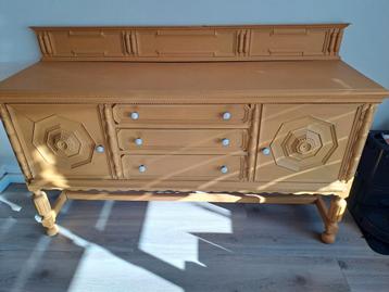 Gratis Unieke okergele dressoir met lades en deuren