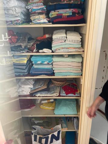 Handdoeken en vrouwen kleding