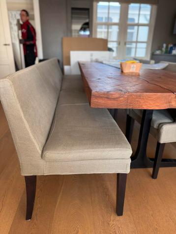 Grote houten bank met linnen bekleding (herstoffeerbaar)