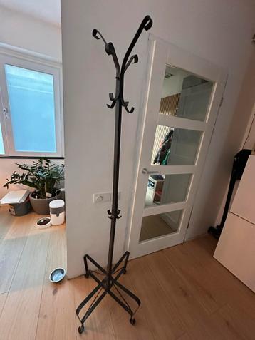 Elegante staande kapstok van metaal