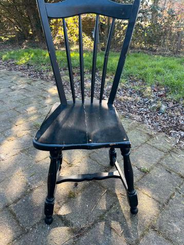 Klassieke houten stoel - gratis af te halen