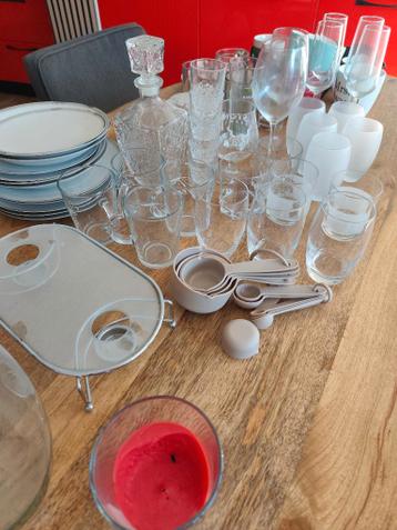 glazen, kopjes, borden