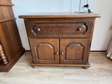 Hoogeveen: Gratis ophalen: eiken TV-meubel