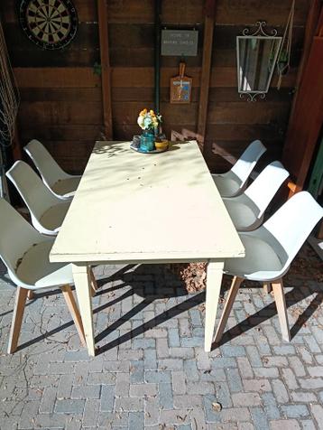 Gratis ophalen: Eettafel met 6 kuipstoelen