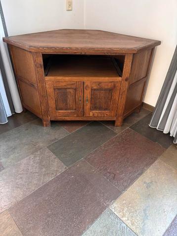 Gratis af te halen: Stevig houten tv-meubel