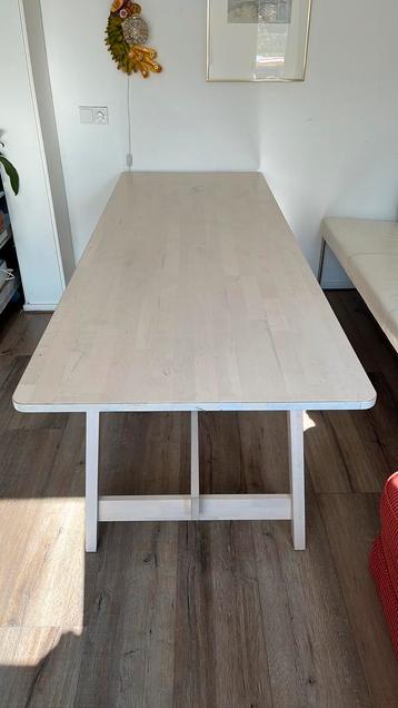 Eettafel gratis + eventueel wit leren eetbank