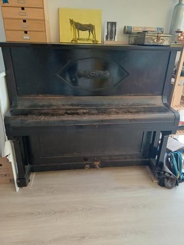 Zwarte Neufeld piano