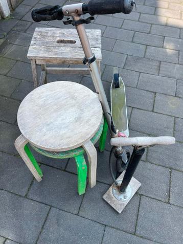 Gratis: 2 IKEA krukjes, IKEA trapje, step en fietspomp