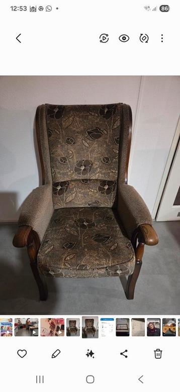 2 Vintage fauteuilsmet bloemenpatroon en houten armleuningen