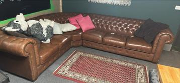 Gratis af te halen: Ruime bruine hoekbank (leerlook)