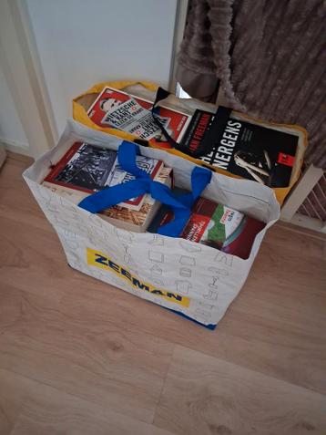 Gratis 2 tassen met boeken (romans,  thrillers)