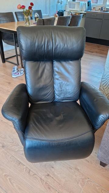 Leren draaistoel. Kan ook electrisch, zie adv.