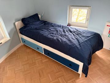 Slaapkamer jongen (blauw) | Bed, kleerkast, nachtkast, stoel
