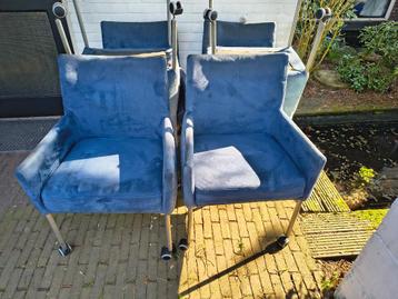 6 blauwe suede huiskamer of eetkamer stoelen GRATIS