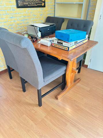 Tafel en vier stoelen gratis woensdag 4 maart 12-14 uur