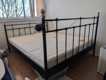 Groot tweepersoonsbed gratis af te halen in Enschede