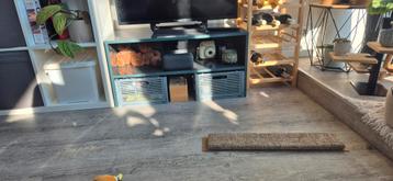 Grijze tv-meubel met opbergruimte