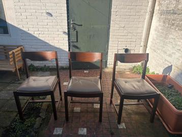 Gratis vintage stoelen – 4 stuks (1 uit elkaar, niet kapot)
