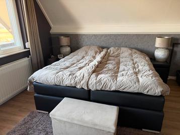 Complete zwarte boxspring, gratis!