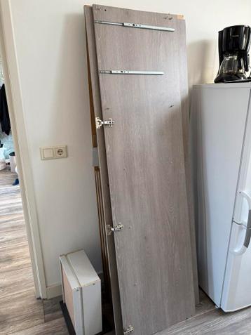 Gratis Kinder kledingkast