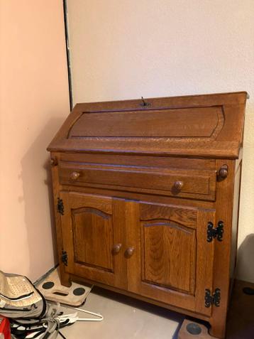 Scretaire/kast gratis
