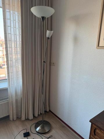 Hoogeveen: gratis ophalen staande lamp, kleine kelk gebroken