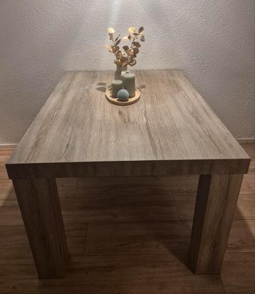 MOET NU WEG! Eettafel 140x100 cm - Stevig en in goede staat