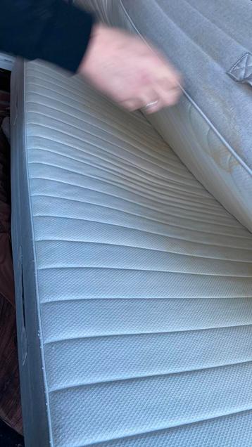 2  matrassen. 1 persoons. Gebruikt gratis