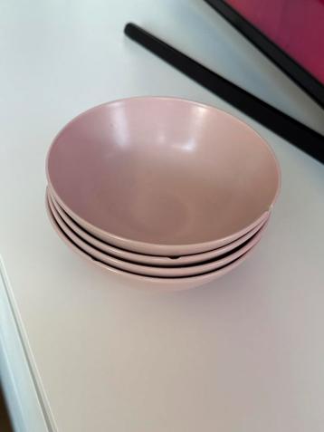 4 roze IKEA bakjes, gratis af te halen