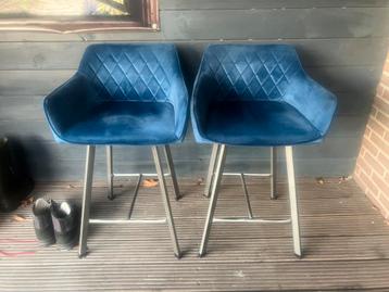 2 barstoelen
