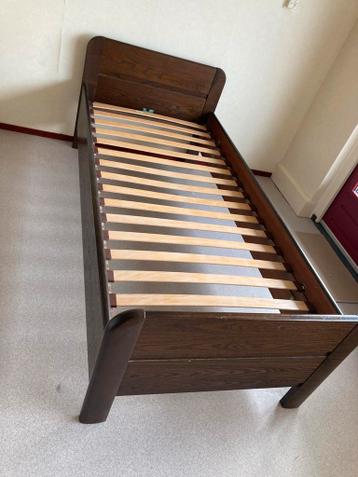 Gratis stevig eenpersoonsbed met lattenbodem
