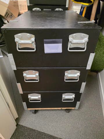 Zwarte Flightcase op Wielen