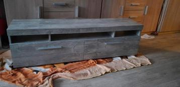 Gratis: Grijs gemêleerd tv-meubel met opbergruimte