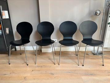 4 zwarte stoelen - gratis af te halen