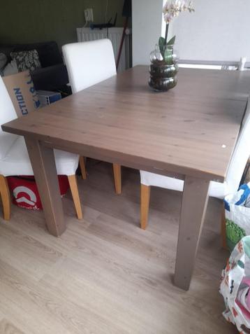 Stevige eettafelset: tafel en 4 stoelen