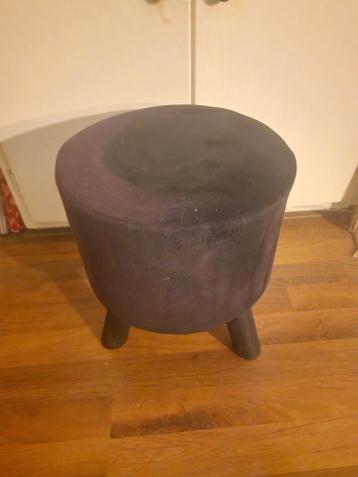Zwart fluwelen krukje
