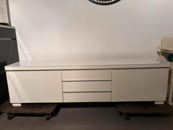 GRATIS Modern TV-meubel met laden en klepkastjes