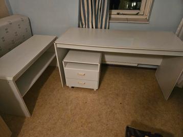 Gratis bureautje met kastjes