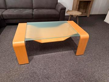 Gratis af te halen: salontafel met glazen blad