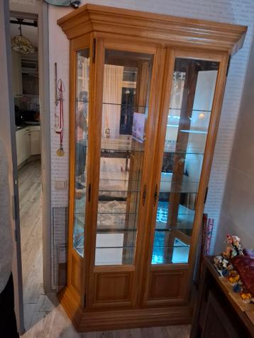 Gratis Blank Eiken Vitrinekast