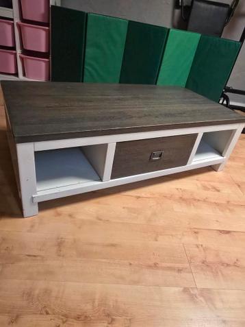 Stevige gebruikte salontafel met lade, 130x65x40 cm