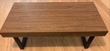 Gratis - Moderne salontafel met houtlook en metalen poten