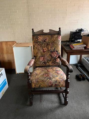 fauteuil / troonstoel met bloemenpatroon