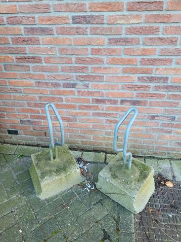 Gratis: 2 x fietsbeugel met betonvoet