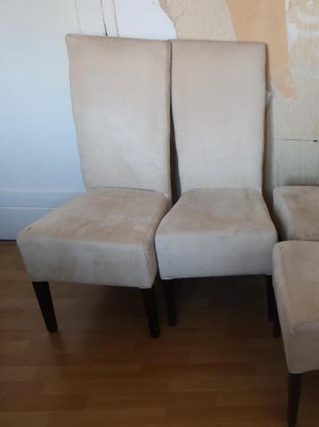 4 witte eetkamertafel-stoelen