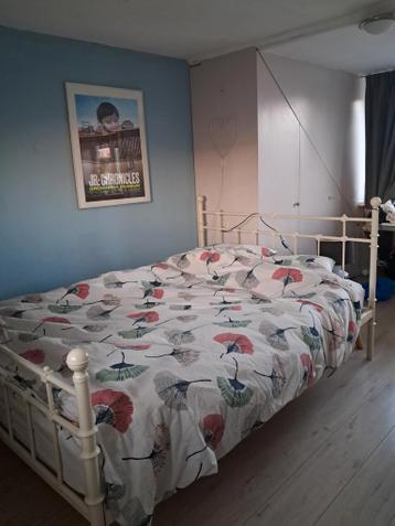 Ikea bed met lattenbodem, 140x200 - goede staat