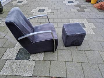 Fauteuil met bijpassende hocker